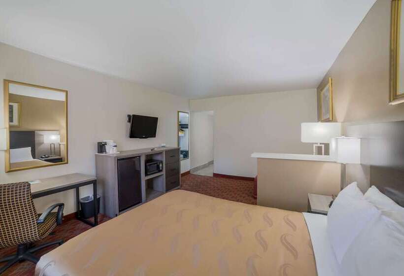 בית מלון כפרי Quality Inn & Suites Goodyear  Phoenix West