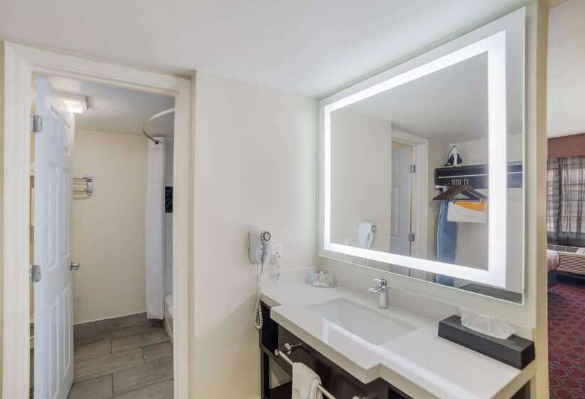 בית מלון כפרי Quality Inn & Suites Goodyear  Phoenix West
