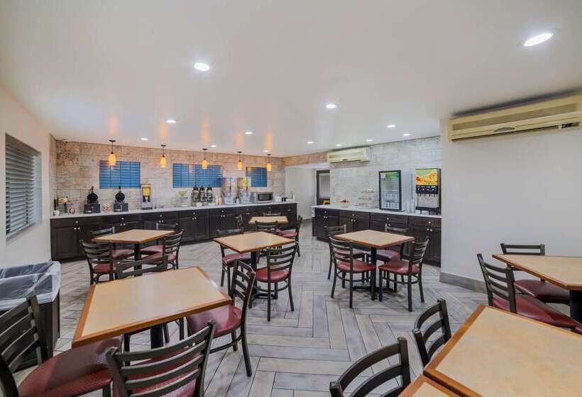 בית מלון כפרי Quality Inn & Suites Goodyear  Phoenix West