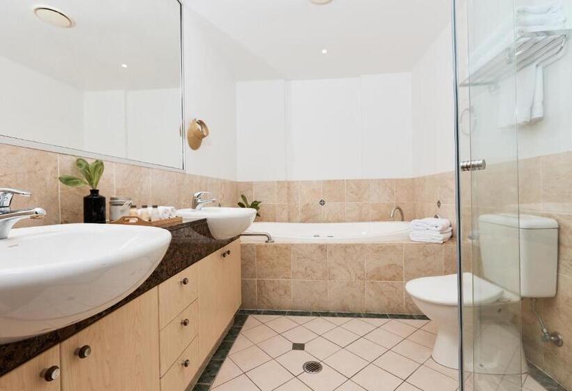Отель Sea Change Beachfront Apartments