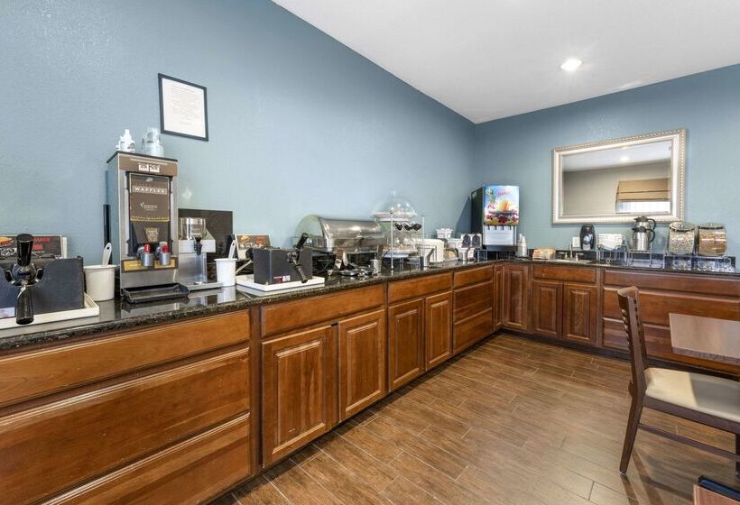 בית מלון כפרי Sleep Inn & Suites Hays I70
