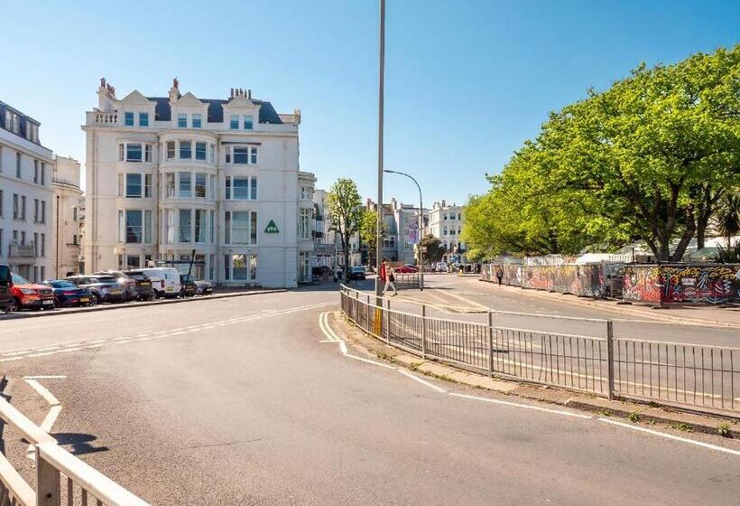 هتل A&o Brighton Beach