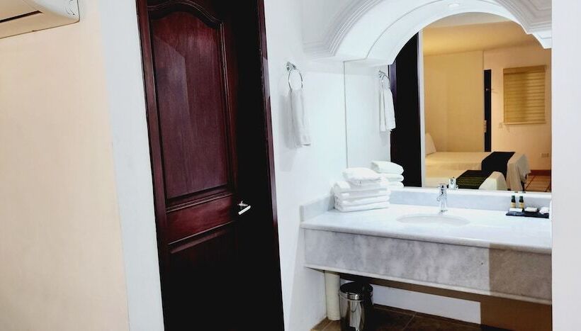 هتل Boutique Plaza Doradas