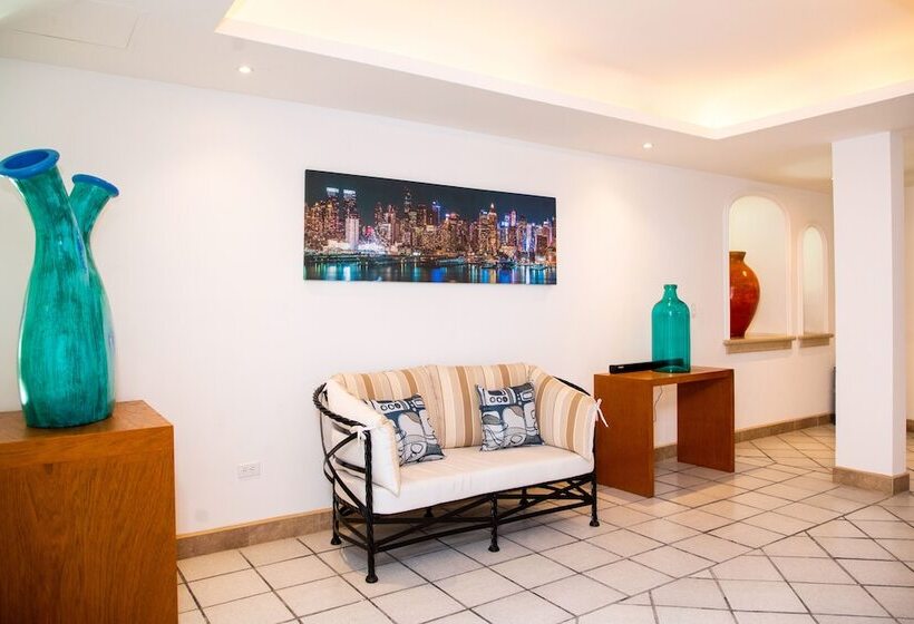 هتل Boutique Plaza Doradas