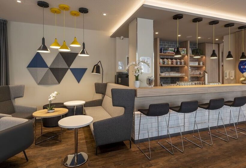 هتل Holiday Inn Express   Offenbach, An Ihg