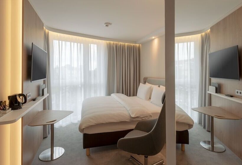 هتل Holiday Inn Express   Offenbach, An Ihg