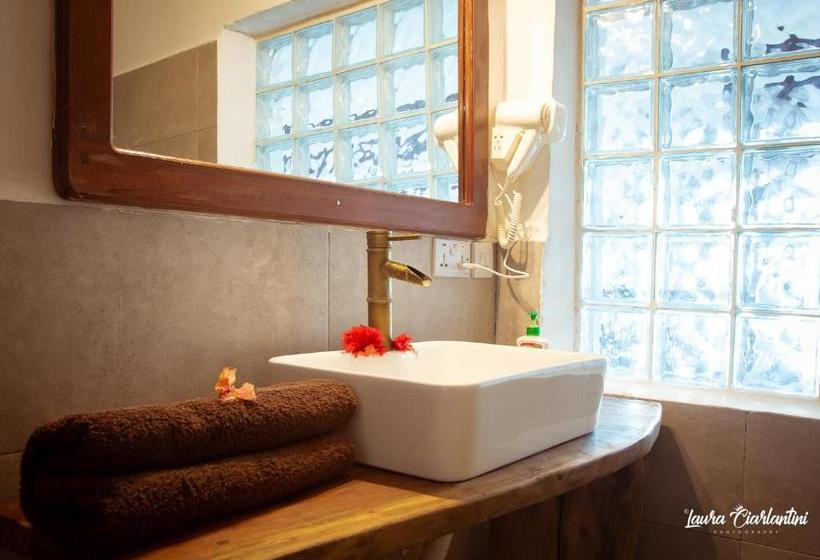 فندق Moonshine Uroa Dikoni Boutique