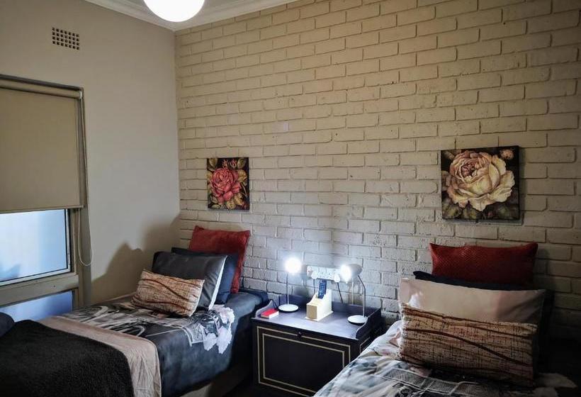 פנסיון Stay@sparks Guesthouse