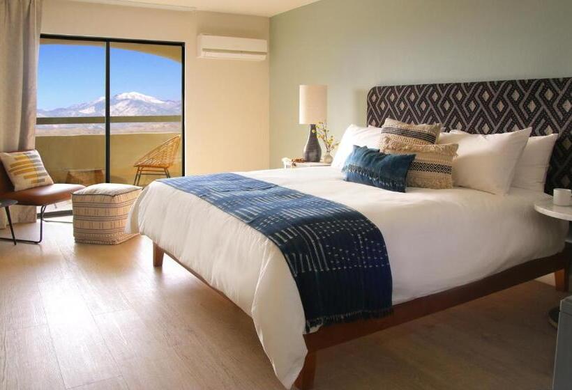 استراحتگاه Azure Palm Hot Springs