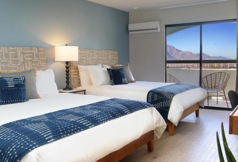 استراحتگاه Azure Palm Hot Springs