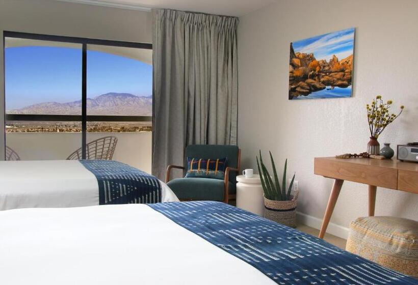 استراحتگاه Azure Palm Hot Springs
