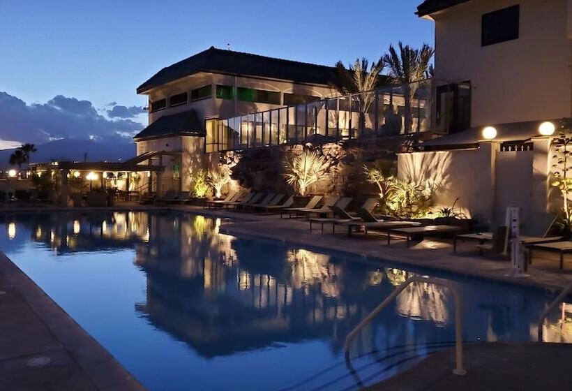 استراحتگاه Azure Palm Hot Springs