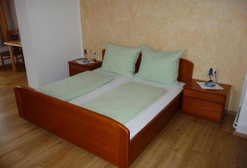 הוסטל Gasthof Waldhof