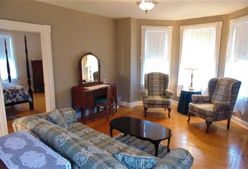 فندق صغير Hillcrest Hall Country Inn