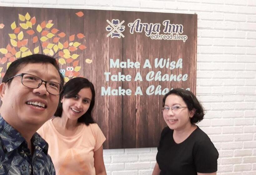 تختخواب و صبحانه Arya Inn