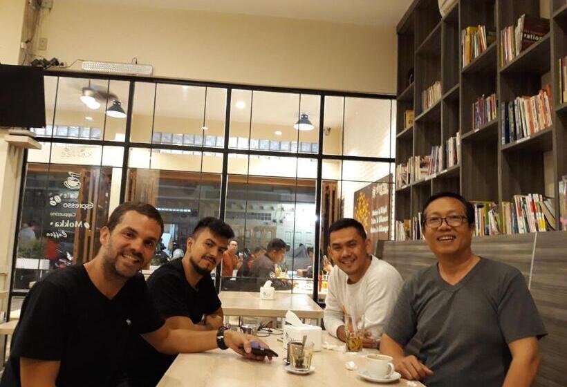 تختخواب و صبحانه Arya Inn