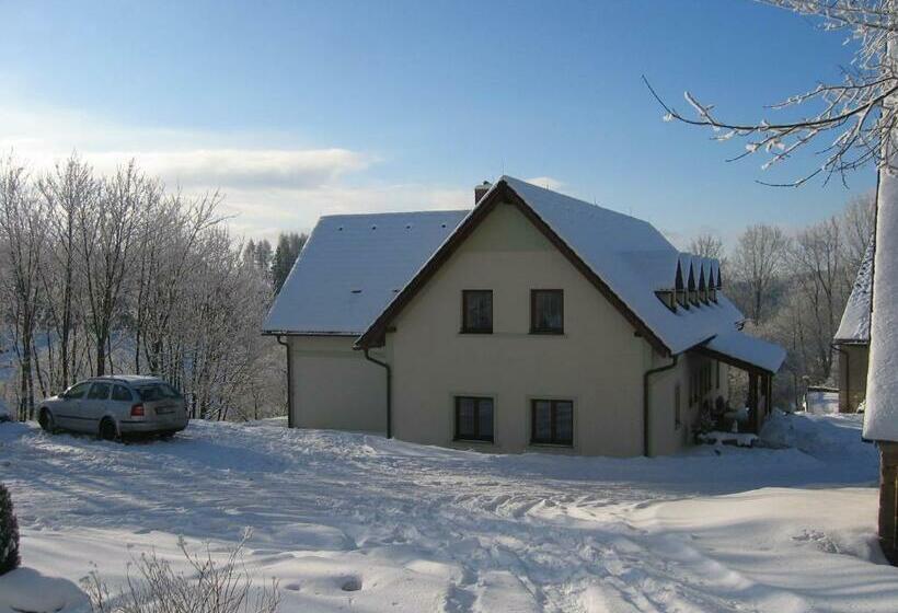 פנסיון Selský Dvůr 2