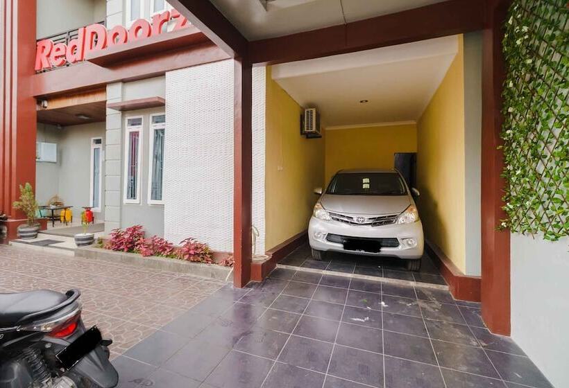 هتل Reddoorz Syariah Near Jam Gadang Bukittinggi 2