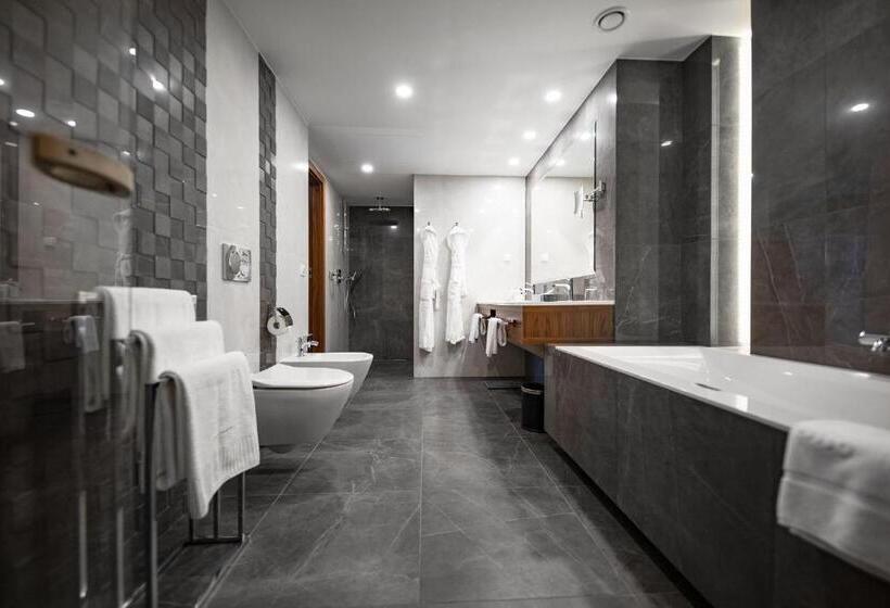 Heron Live Hotel Marina & Spa