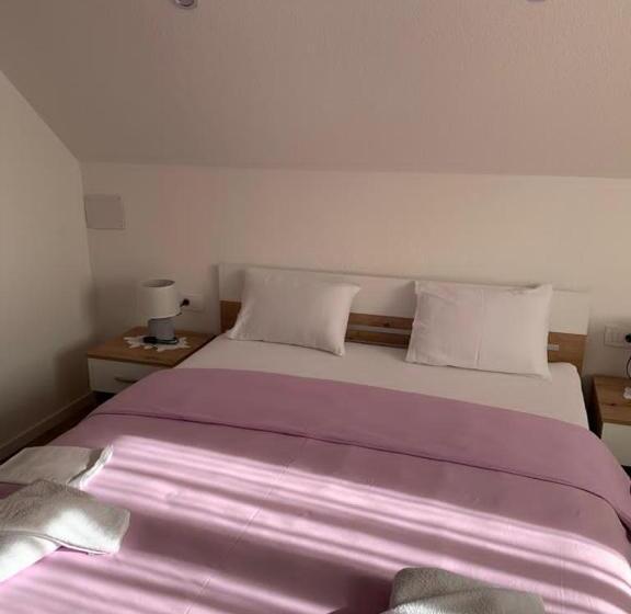 בית מלון כפרי House Izvor