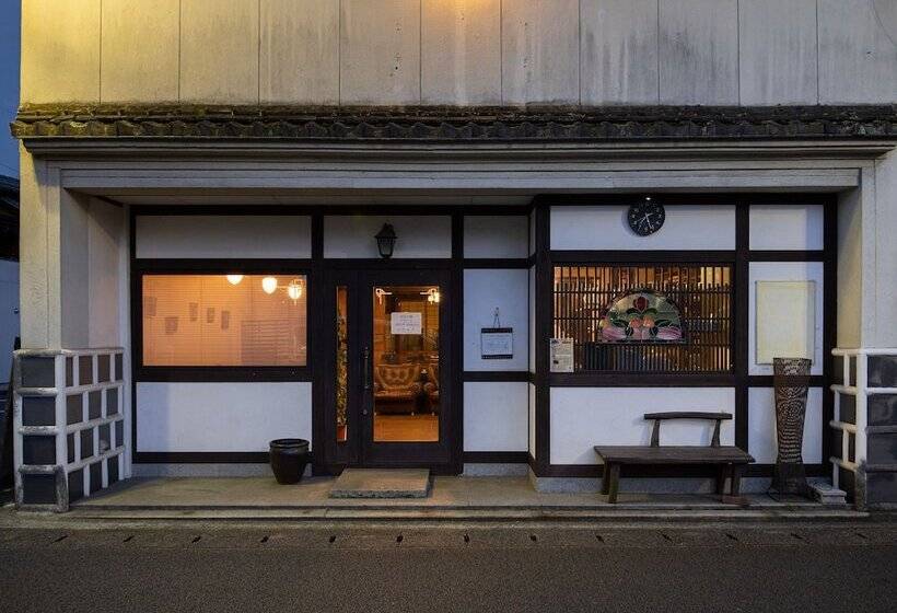 بنسيون Uchiko  Inn Cocoro