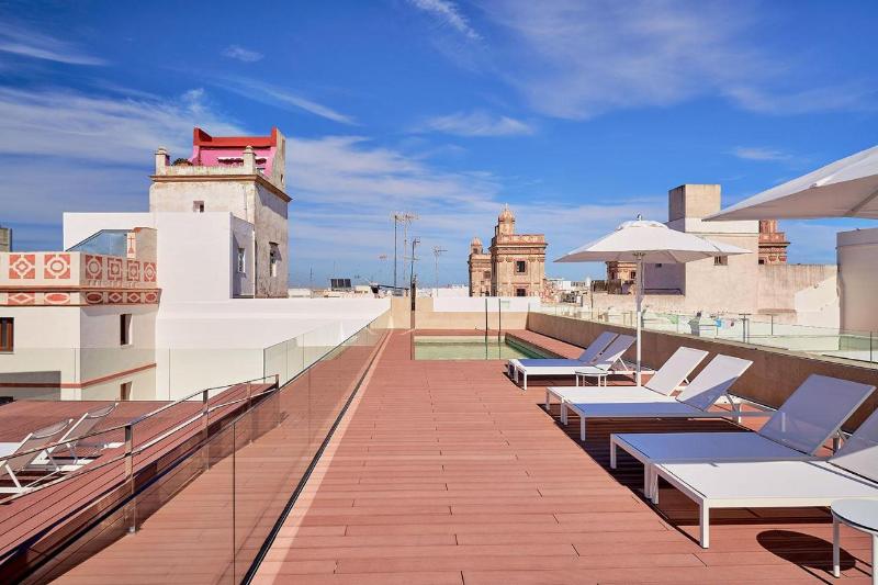 هتل Tandem Torres De Cadiz Suites