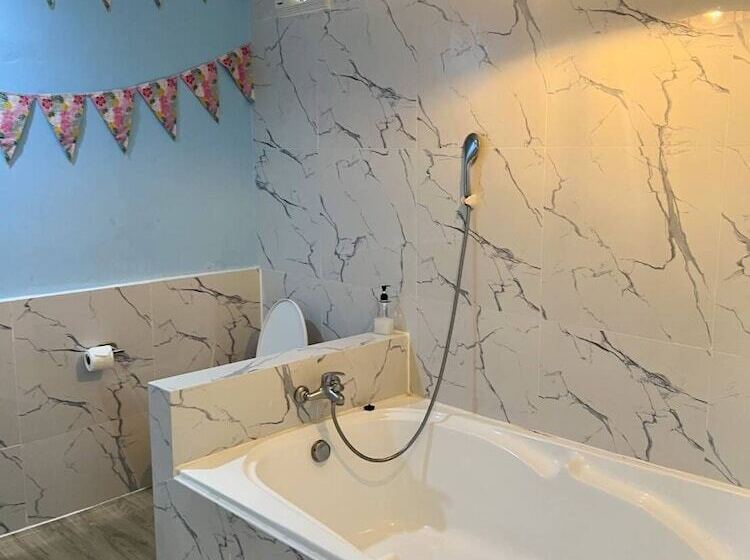 هتل Lux Inn