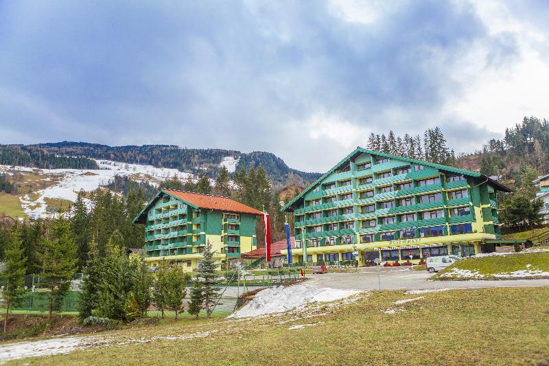 Alpine Club Resort