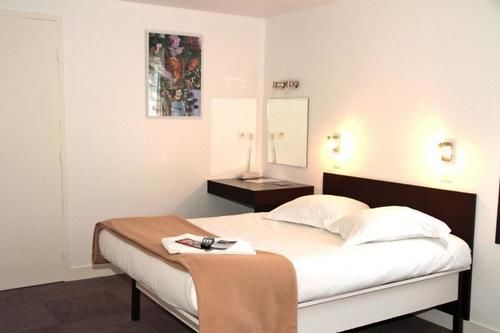 Отель Fast Caen Memorial