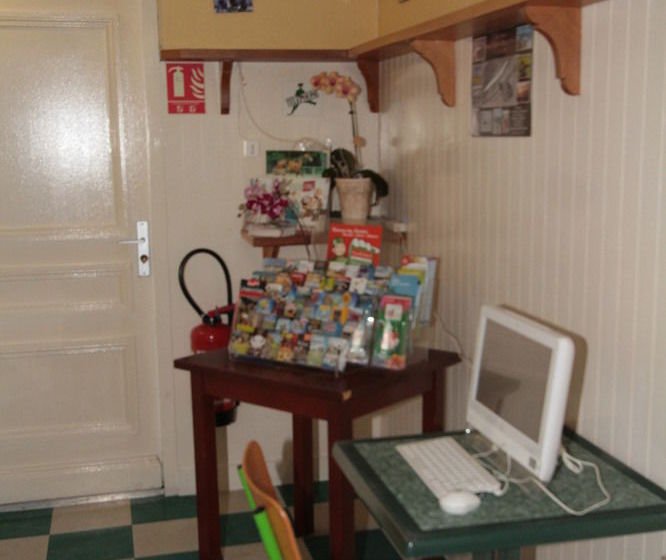 Отель Fast Caen Memorial