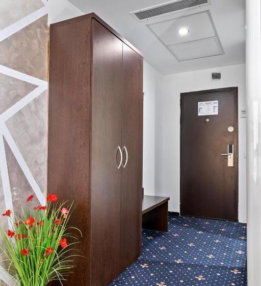Fotos del hotel Charter Otopeni:  35 Fotos del hotel Charter Otopeni:  35