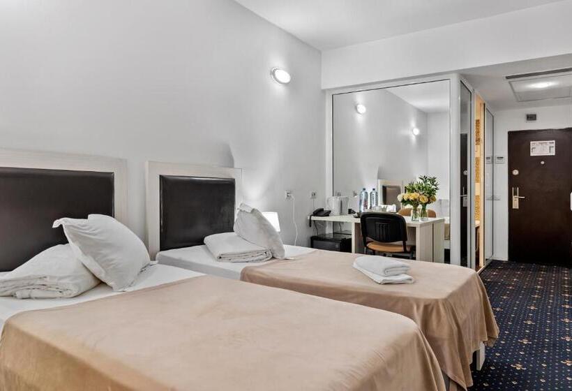 Fotos del hotel Charter Otopeni:  8 Fotos del hotel Charter Otopeni:  8