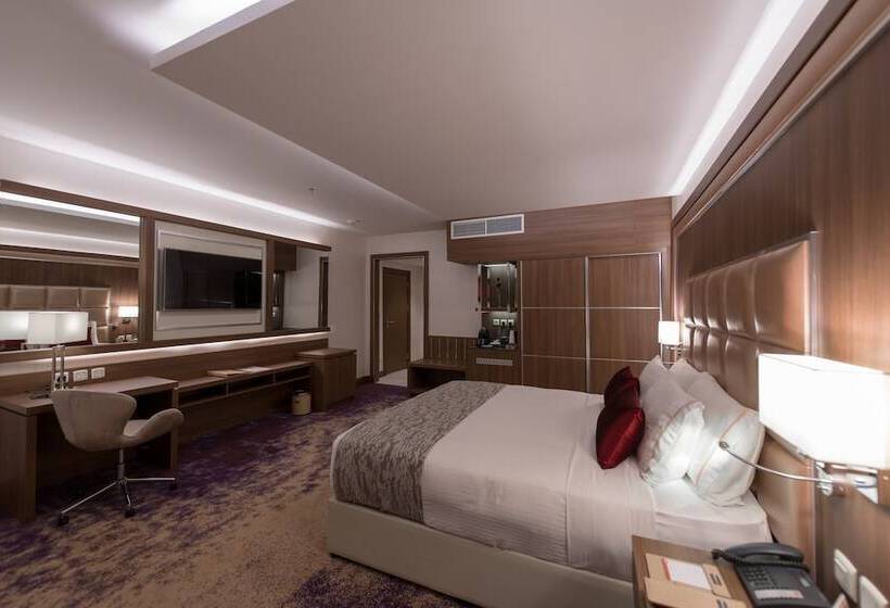 هتل Ramada By Wyndham Continental Jeddah