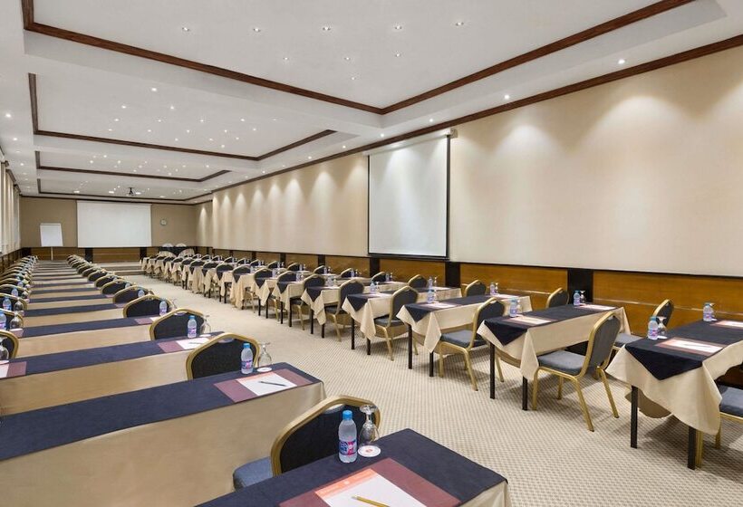هتل Ramada By Wyndham Continental Jeddah