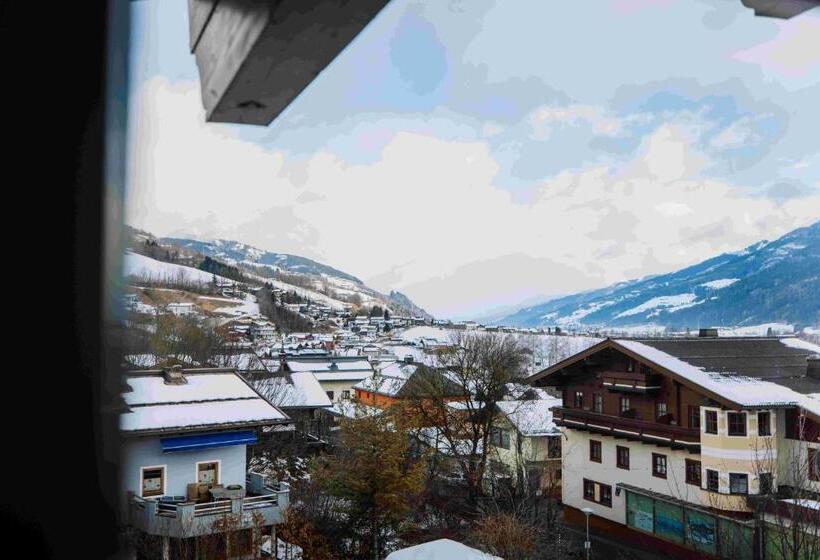 Отель In The Heart Of The Alps
