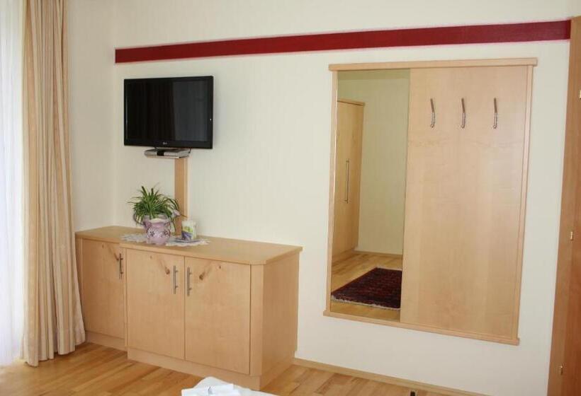 هتل Sonnblick Am Wörthersee