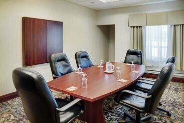هتل Staybridge Suites Oakville Burlington, An Ihg