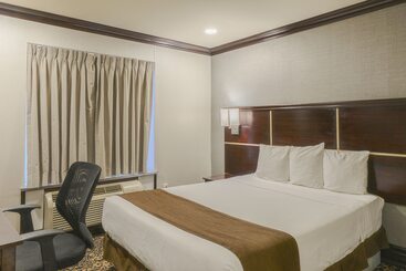 Woodbine Hotel & Suites