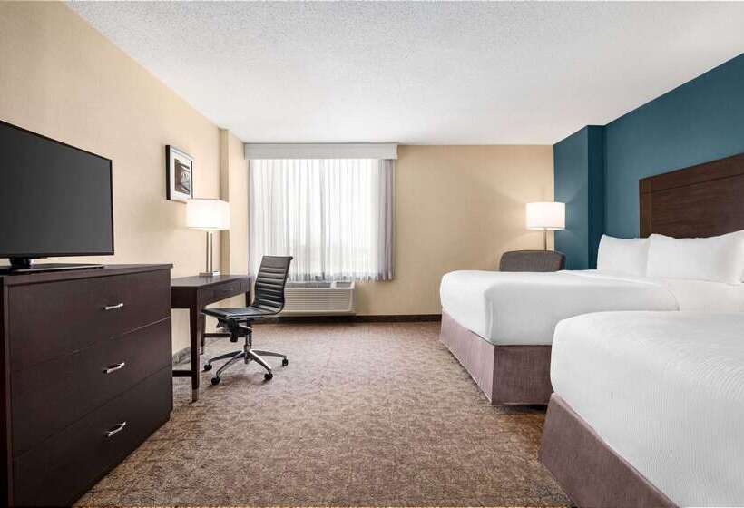 Hotel Wyndham Garden Niagara Falls Fallsview