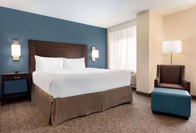 Hotel Wyndham Garden Niagara Falls Fallsview