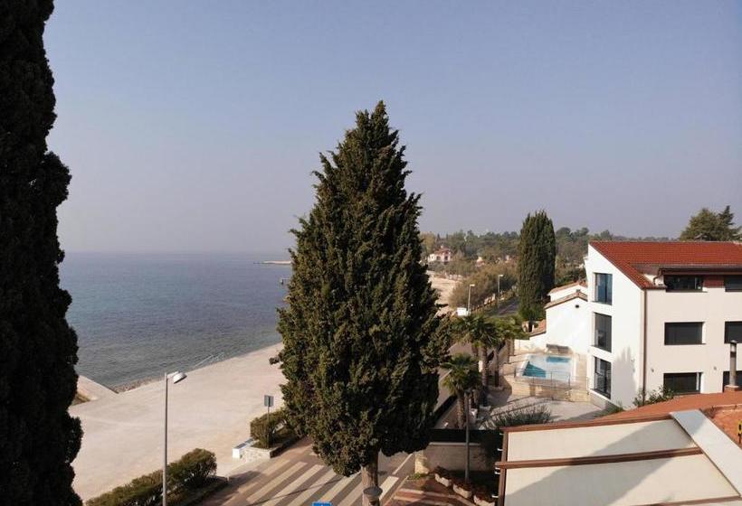 پانسیون Apartments And Rooms With Parking Space Porec   6917