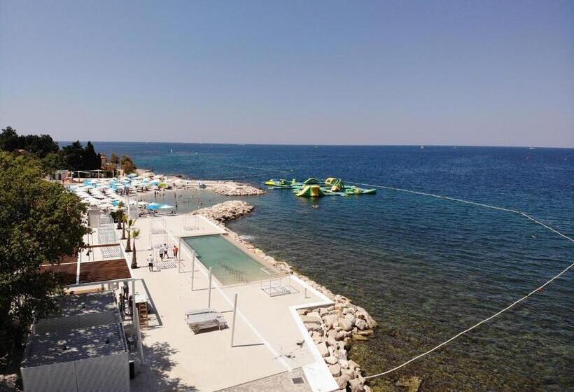 پانسیون Apartments And Rooms With Parking Space Porec   6917