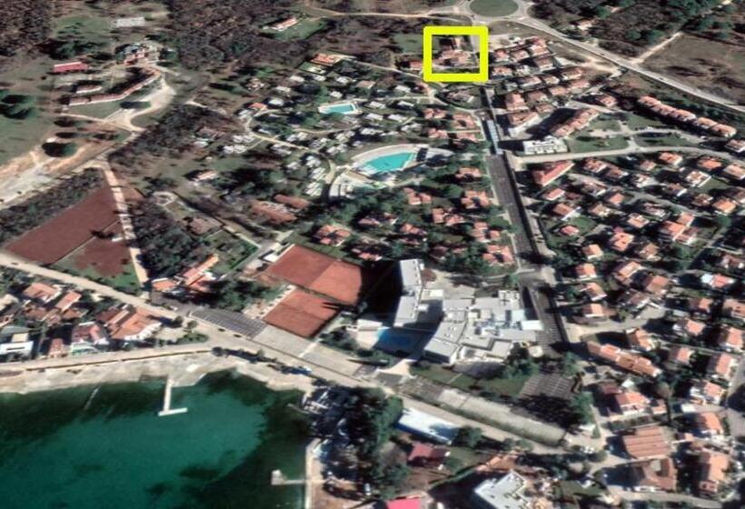 پانسیون Apartments And Rooms With Parking Space Porec   6917