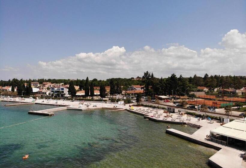 پانسیون Apartments And Rooms With Parking Space Porec   6917