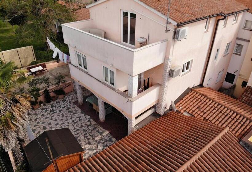 پانسیون Apartments And Rooms With Parking Space Porec   6917