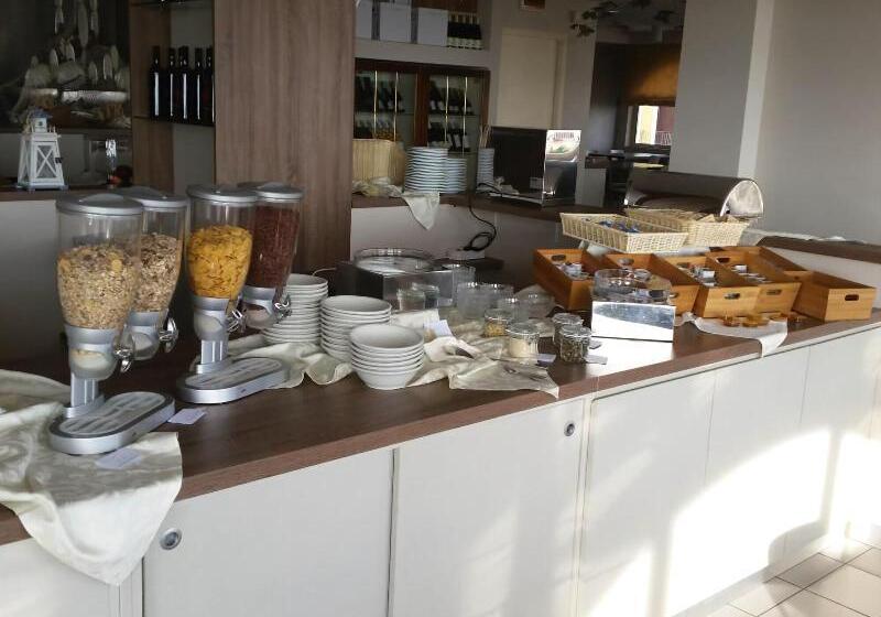 هتل Alexandra   Beach Front  Xxl Breakfast & Brunch Until 12 30pm