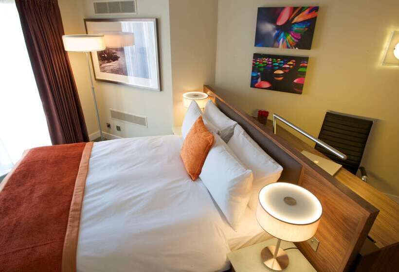 The Bermondsey Square