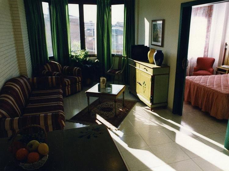 فندق Camparan Suites