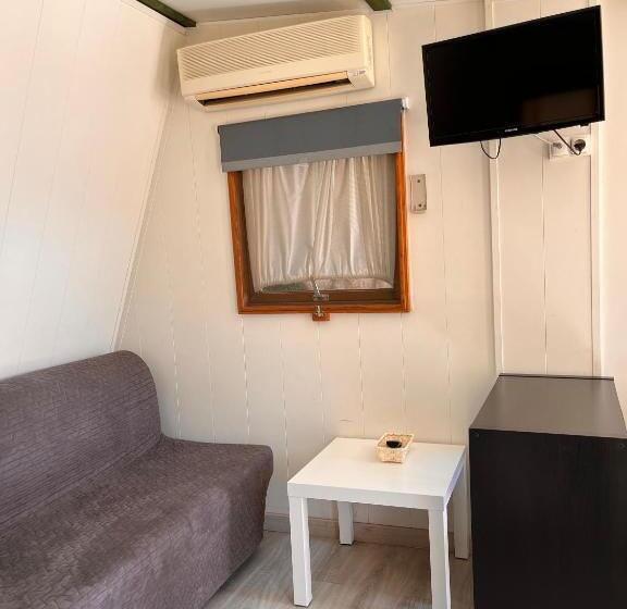 هتل Camping Las Palmeras