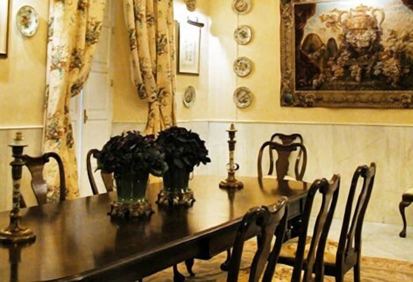 هتل Boutique Conde De La Corte